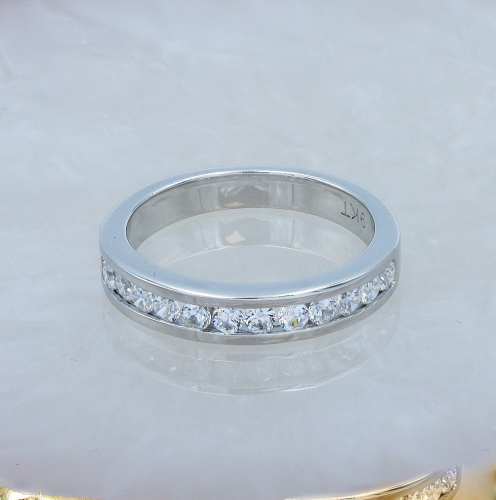 Pre-owned 9ct Solid White Gold Half Eternity Ring - Size L 3001194