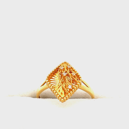 New 22ct yellow gold diamond shape ring 02020433